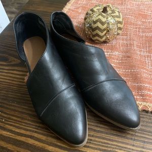 NWOT universal thread black shoes.